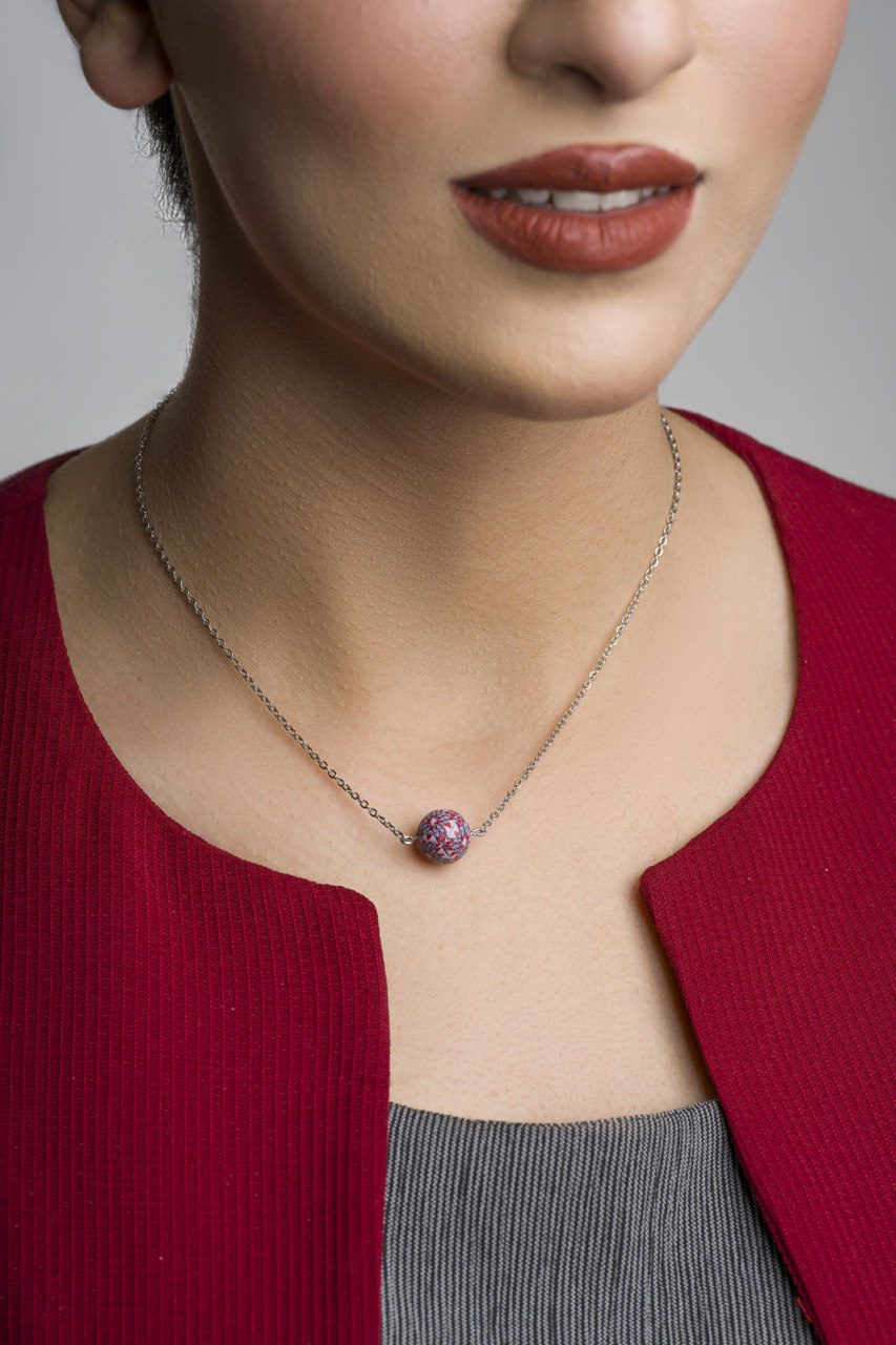 pendentif minimaliste avec une perle