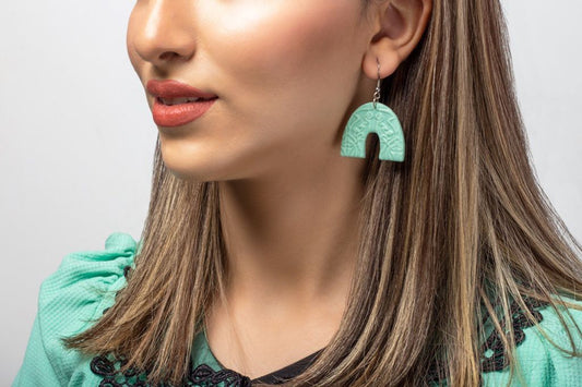 Boucles d'oreilles bleues pendantes U inversé