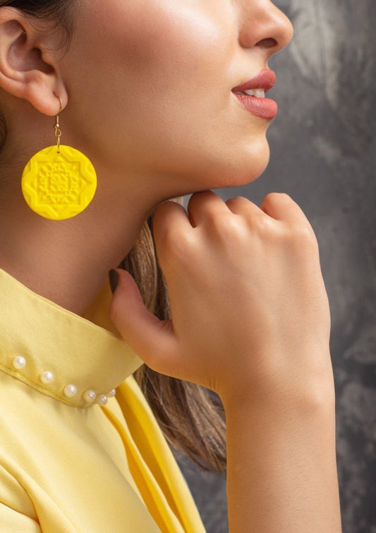 Boucles d'oreilles jaunes pendantes Cercle
