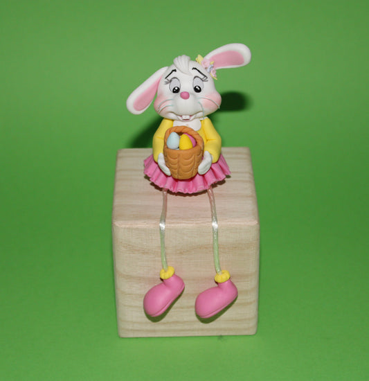 Figurine Lapine de Pâques Jambes Pendantes