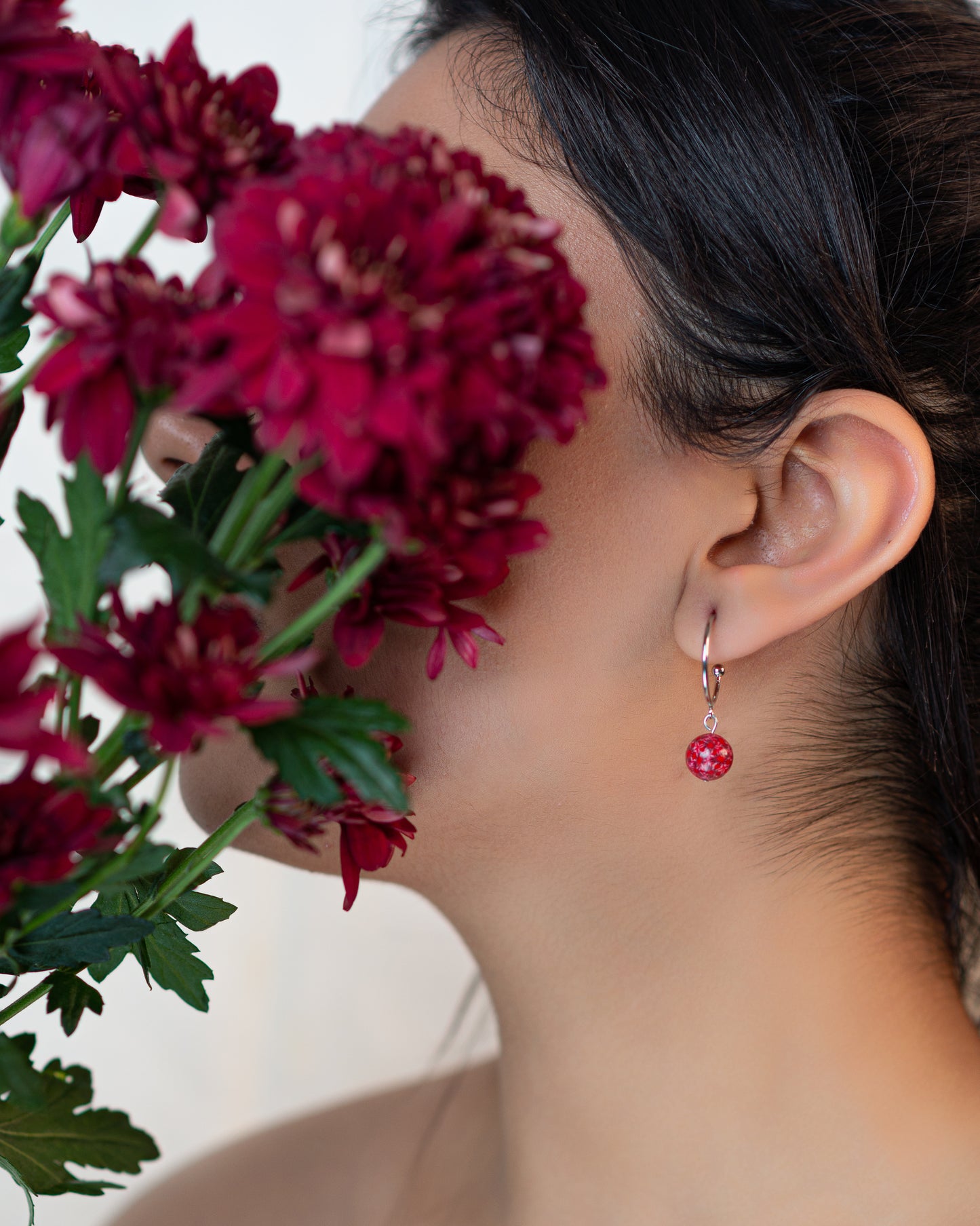 boucles d'oreilles rouges pendantes originales faites mains - Decobjet