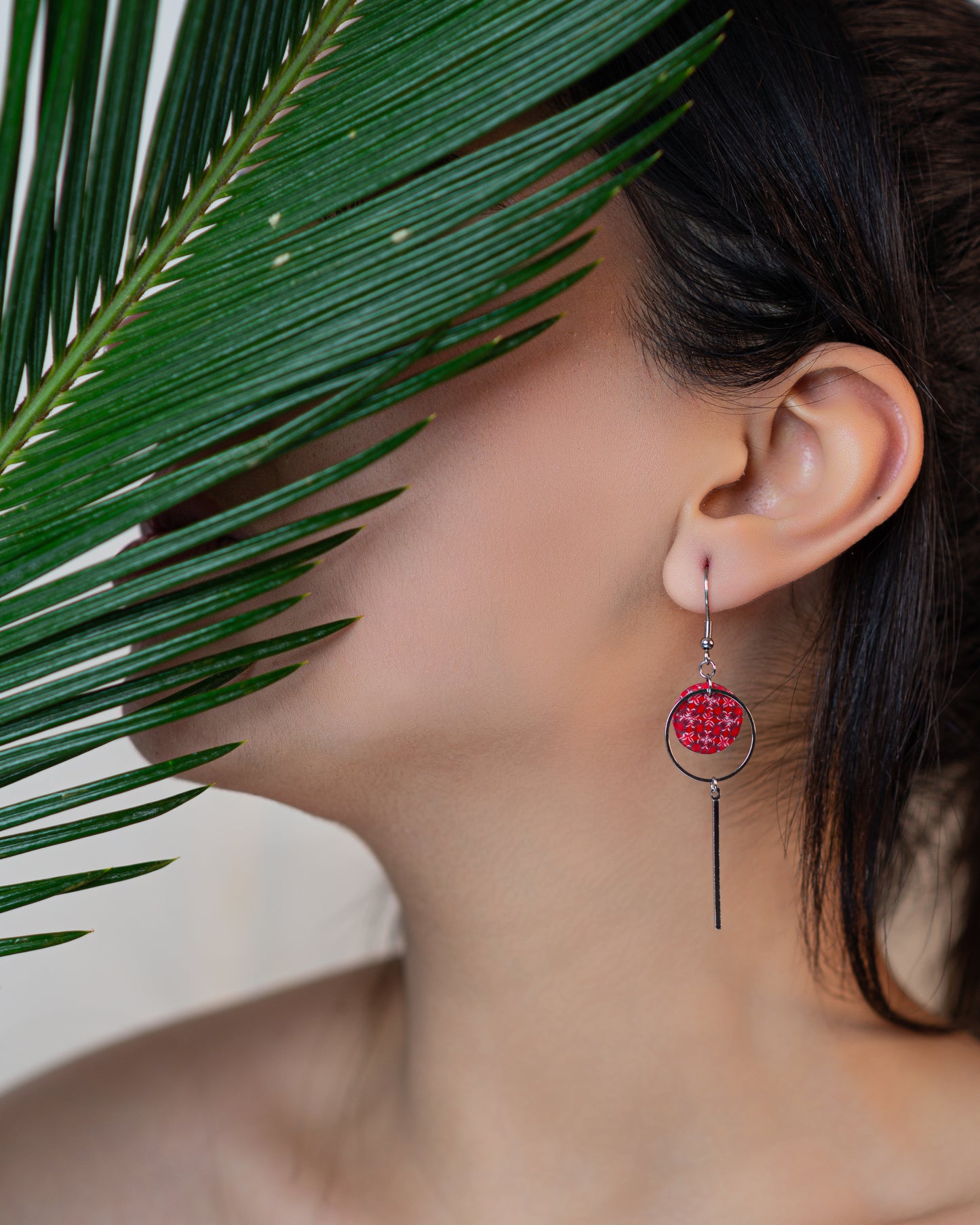 Boucles d'oreilles longues originales rouges