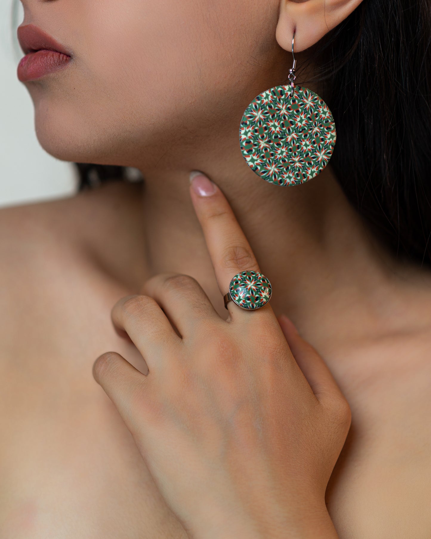 Ensemble de boucles d'oreilles et bague assorties originales et uniques