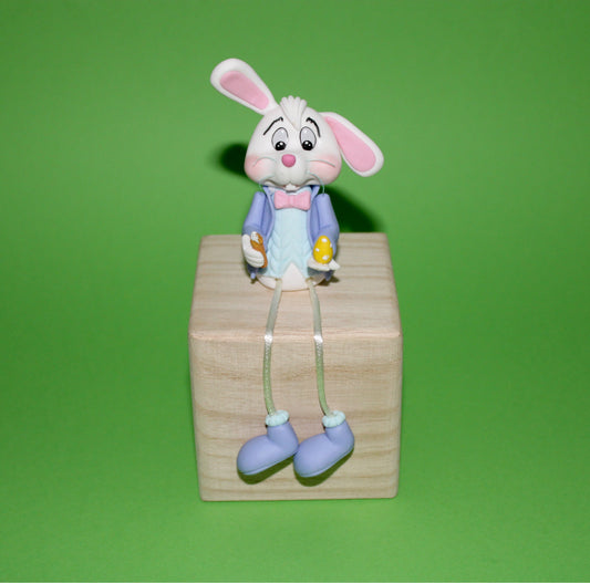 Figurine Lapin de Pâques Jambes Pendantes