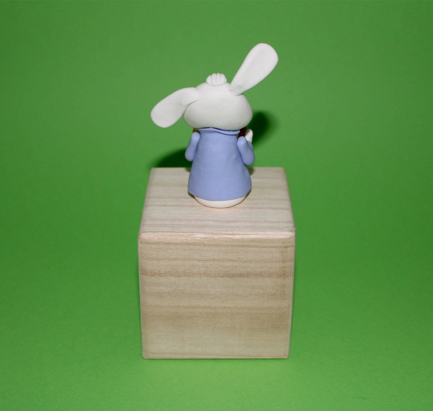 Figurine Lapin de Pâques Jambes Pendantes