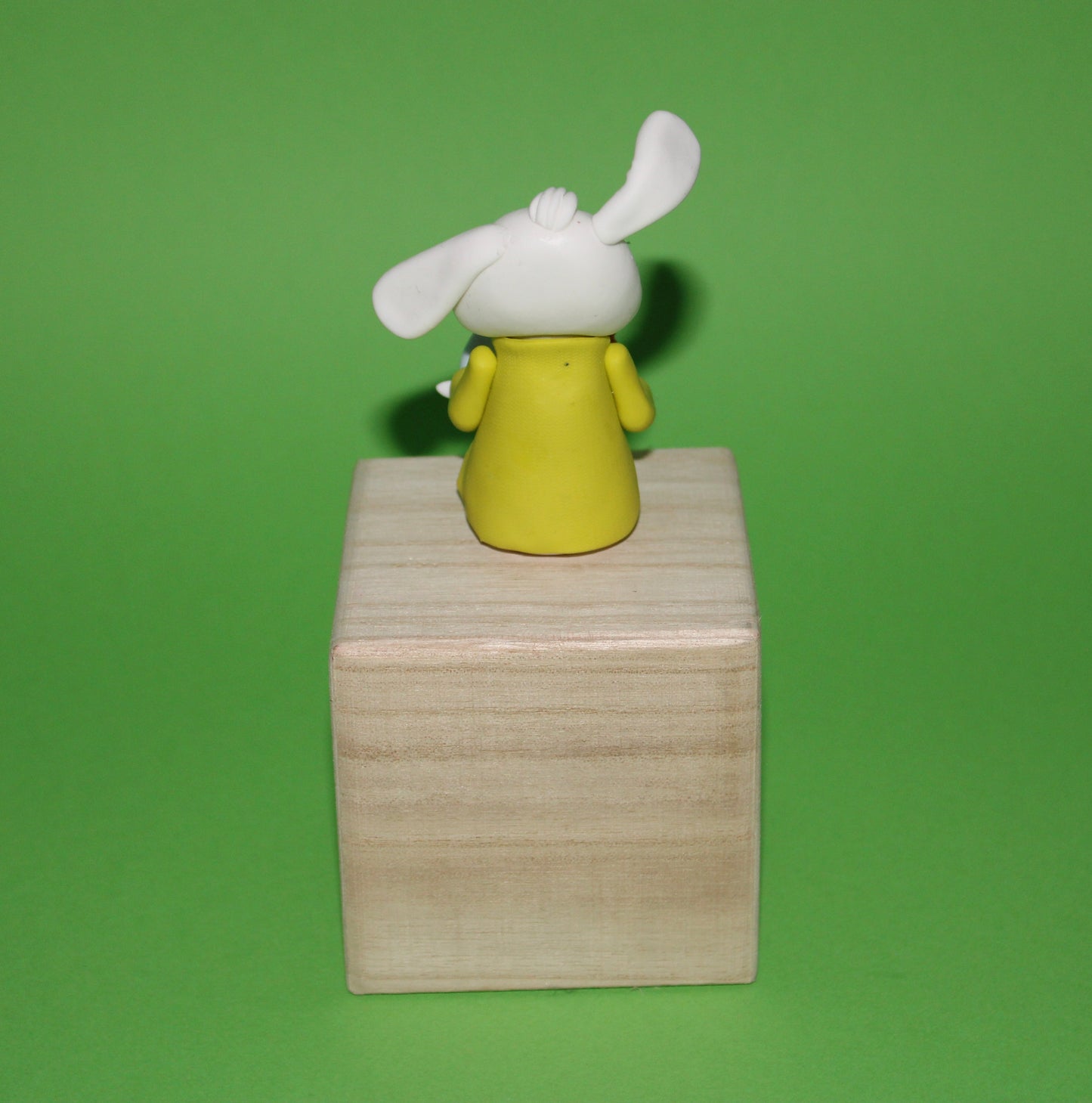 Figurine Lapin de Pâques Jambes Pendantes