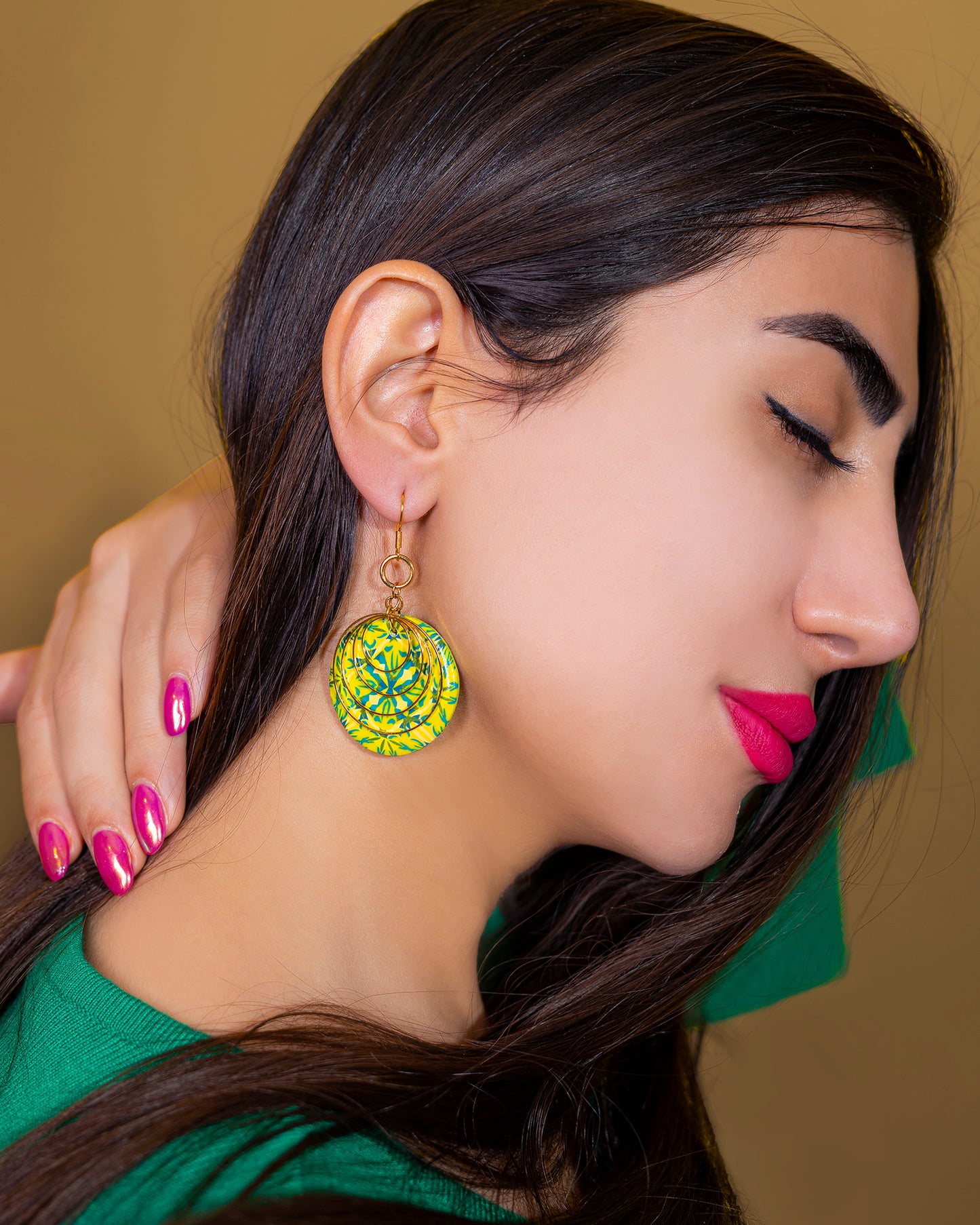 boucles d'oreilles originales avec plusieurs anneaux et un cercle plat à motifs pour femmes