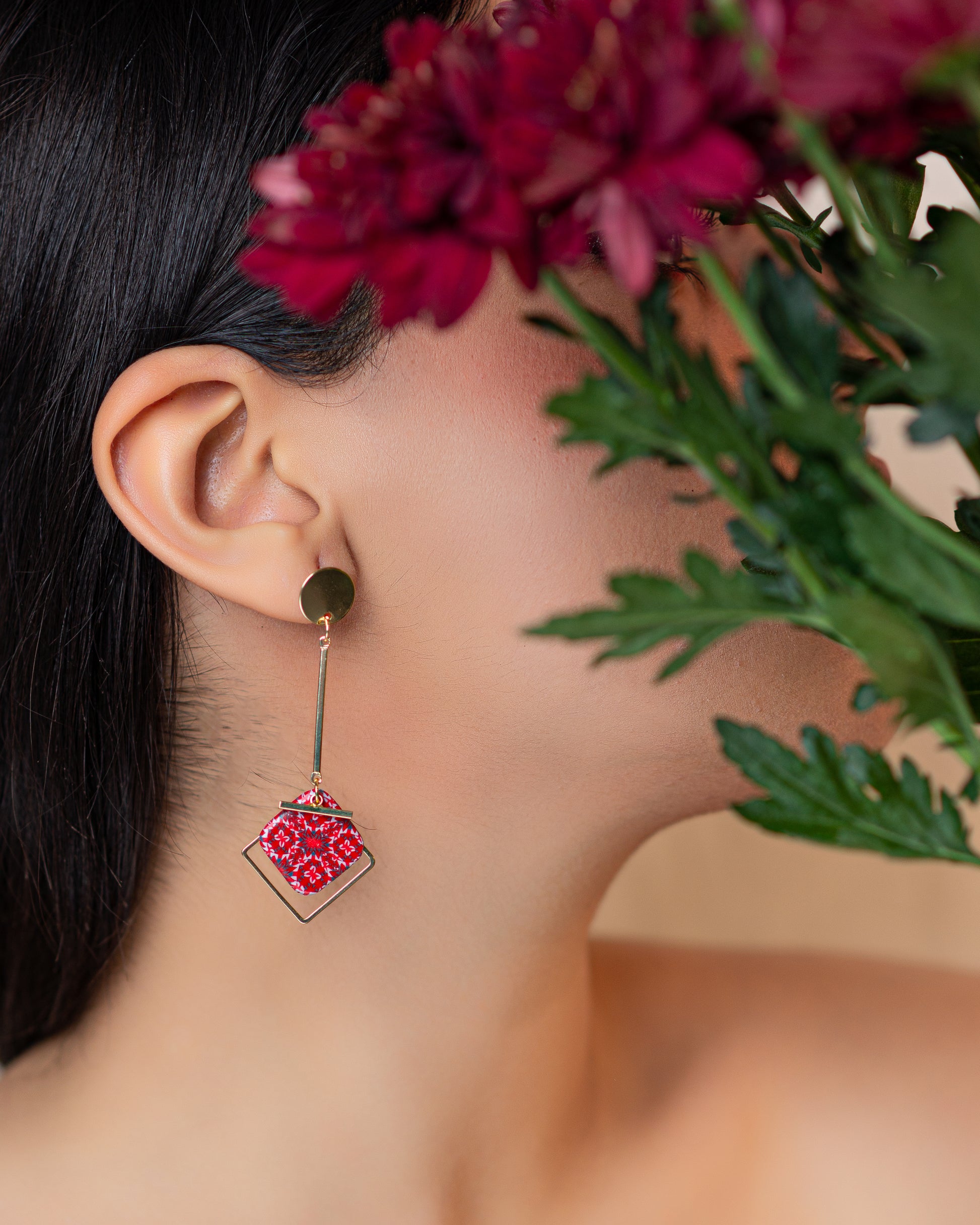 boucles d'oreilles pendantes rouges géométriques losange fantaisies - Decobjet